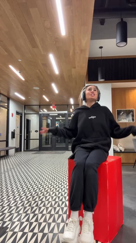 Instagram post by @meganmillion100 for Poppi. Caption reads: I’M SO EXCITED @drinkpoppi 🤗❤️.