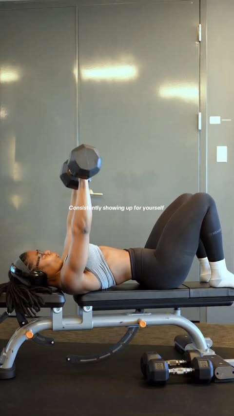 Instagram post by @uchemba_ for Zeelool. Caption reads: [...] discipline, and not giving up. #zeelool

#ad.