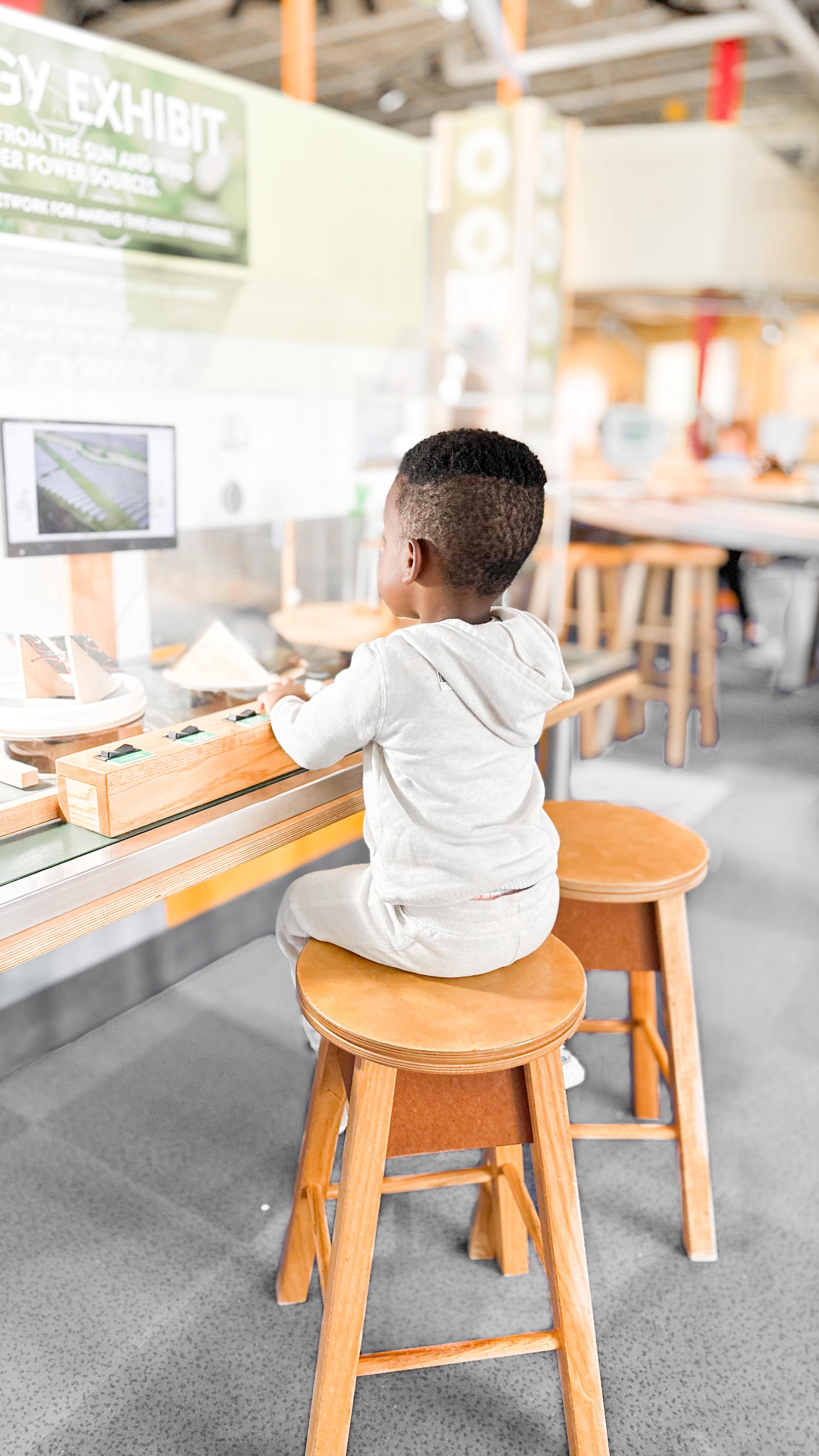 Instagram post by @naenoelle for Tushbaby. Caption reads: I have 3 kids. There is literally no other option....