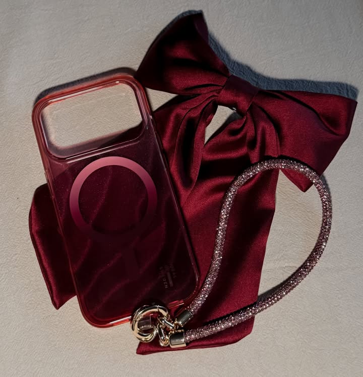 Instagram post by @_anna.kog_ for idealofsweden. Caption reads: Deep Bordeaux Love – jetzt -50% @idealofsweden 

....