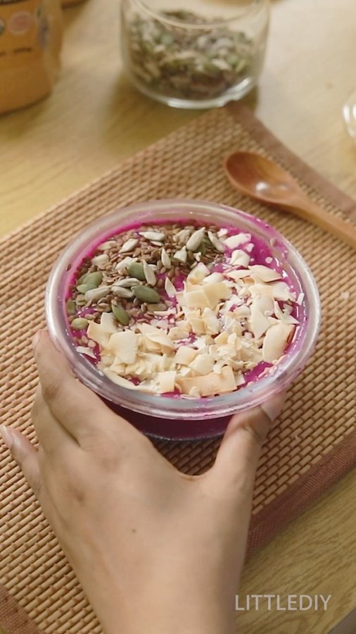 Instagram post by @littlediypage for Himalayan Organics. Caption reads: Make a 4 ingredient healthy and delicious vegan....