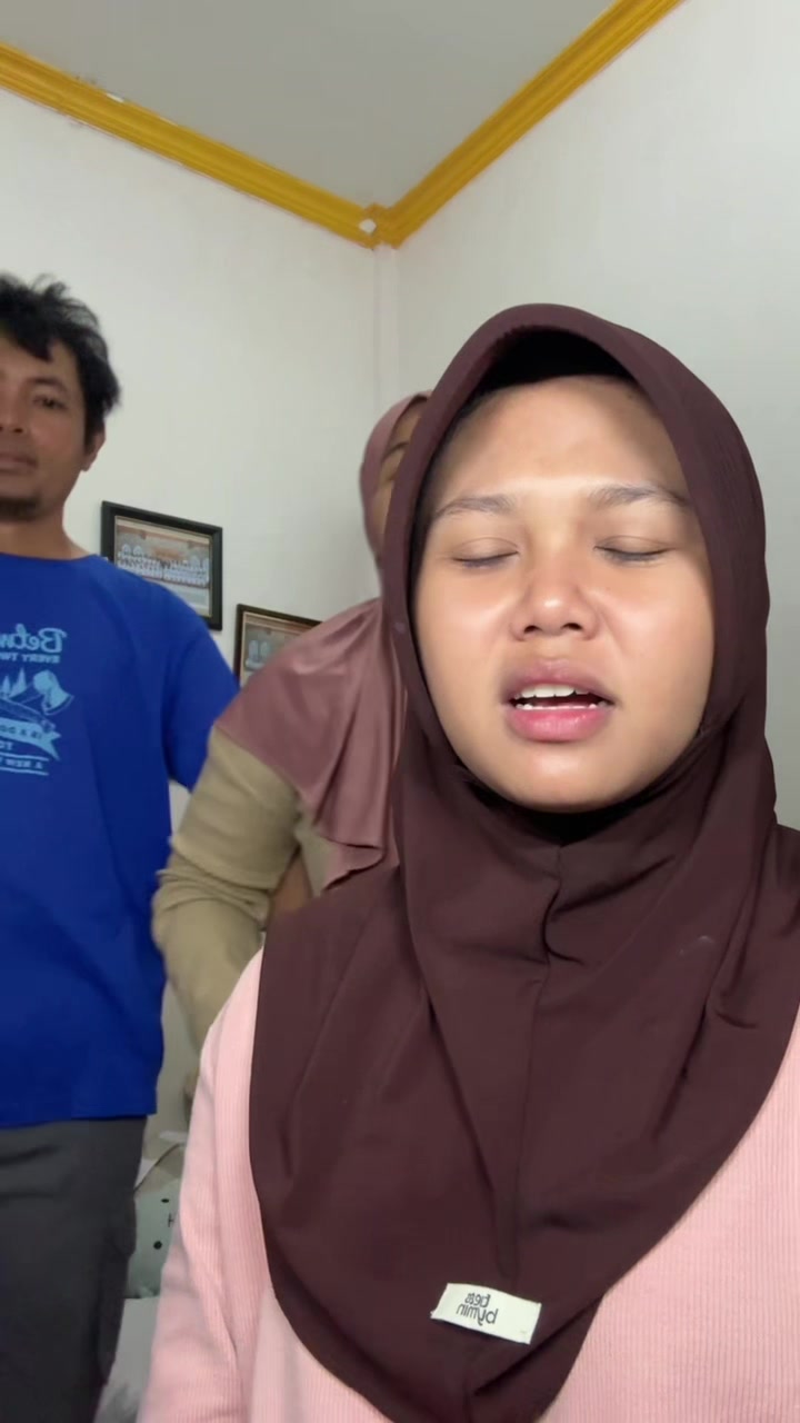 TikTok post by @vivifamily84 for MYIWE. Caption reads: [...] solusi, ubannya ayah cus teratasi pakai....