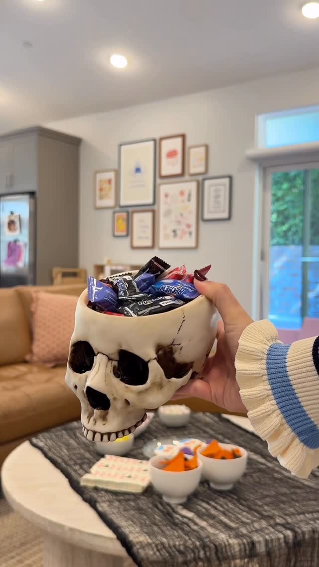 Instagram post by @itsmesaramartinez for HI-CHEW. Caption reads: We’ve officially reached the snack-based date....