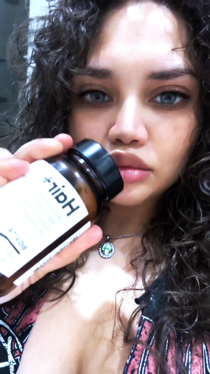 TikTok post by @brtzdoll18 for BIGVITA. Caption reads: [...] going?’ So I started taking HAIR+ by BigVita....