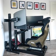 Instagram post by @kelvinvanderlinde for Fanatec. Caption reads: [...] to @simlab_richard @teamredlinesim....