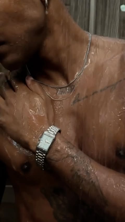 Instagram post by @juliaan.hernandez for Daniel Wellington. Caption reads: In paid collaboration with Daniel....