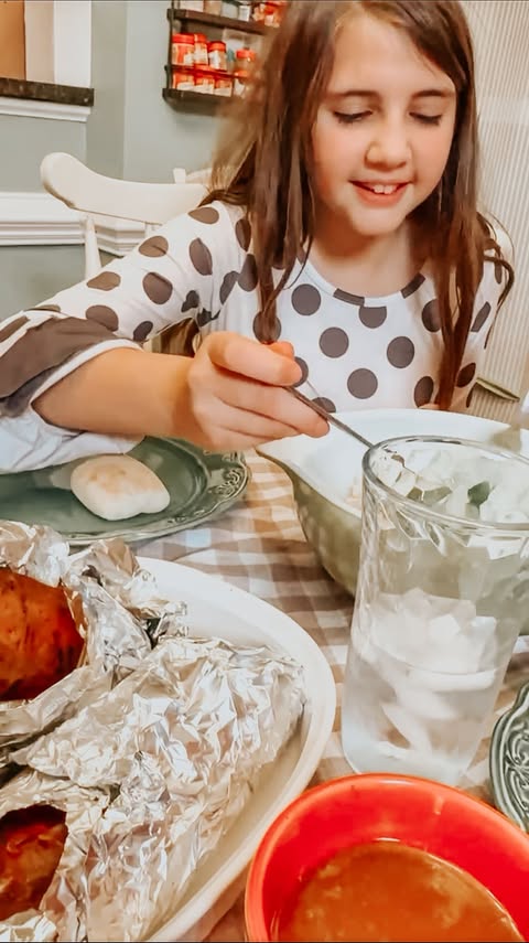 Instagram post by @rachelles_wheels for Food Lion. Caption reads: @FoodLion helped us kick off Thanksgiving early....