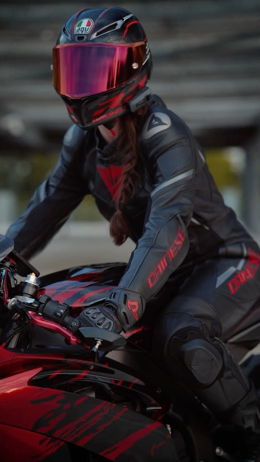 Instagram post by @donnaschins for ABS Fairings. Caption reads: [...] 🫶🏻

@cardosystems (Donna....