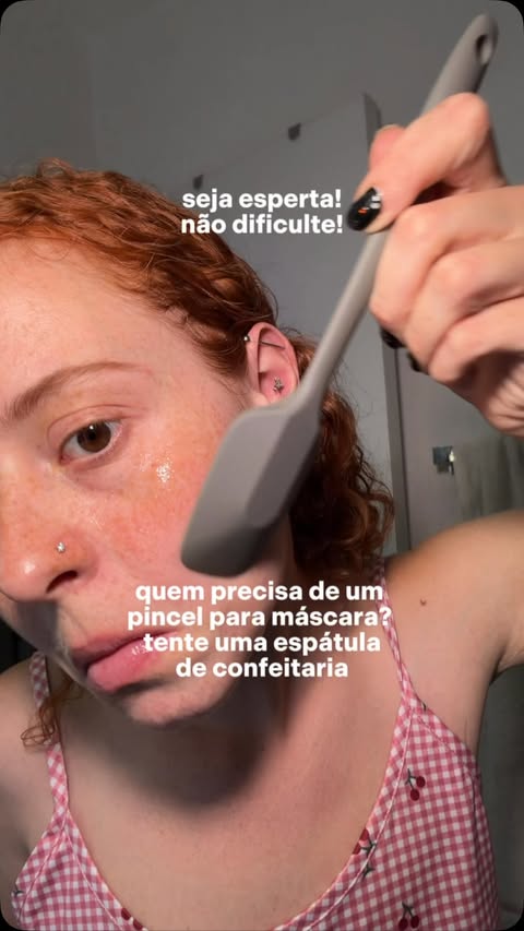 Instagram post by @pam_frison for Medicube. Caption reads: usando a colagen mask da @medicube_global_official....