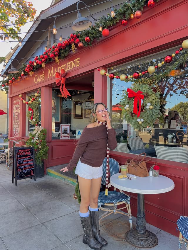 Instagram post by @nokkyungg.kit for JustFab. Caption reads: [...] 🎄✨❤️

sweater,shorts, bag @princesspolly....