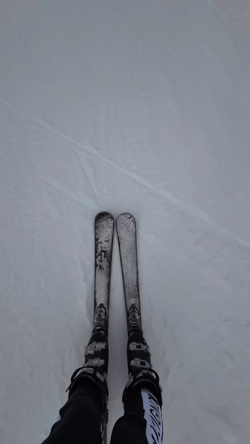 Instagram post by @cassandredjeridi for inateck. Caption reads: [...] must-have for skiing.
model: Sling Bag....