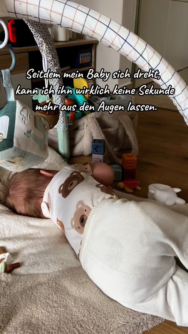 Instagram post by @saskiaruediger for Momcozy. Caption reads: *Anzeige - Mein kleiner Entdecker ist jetzt immer....