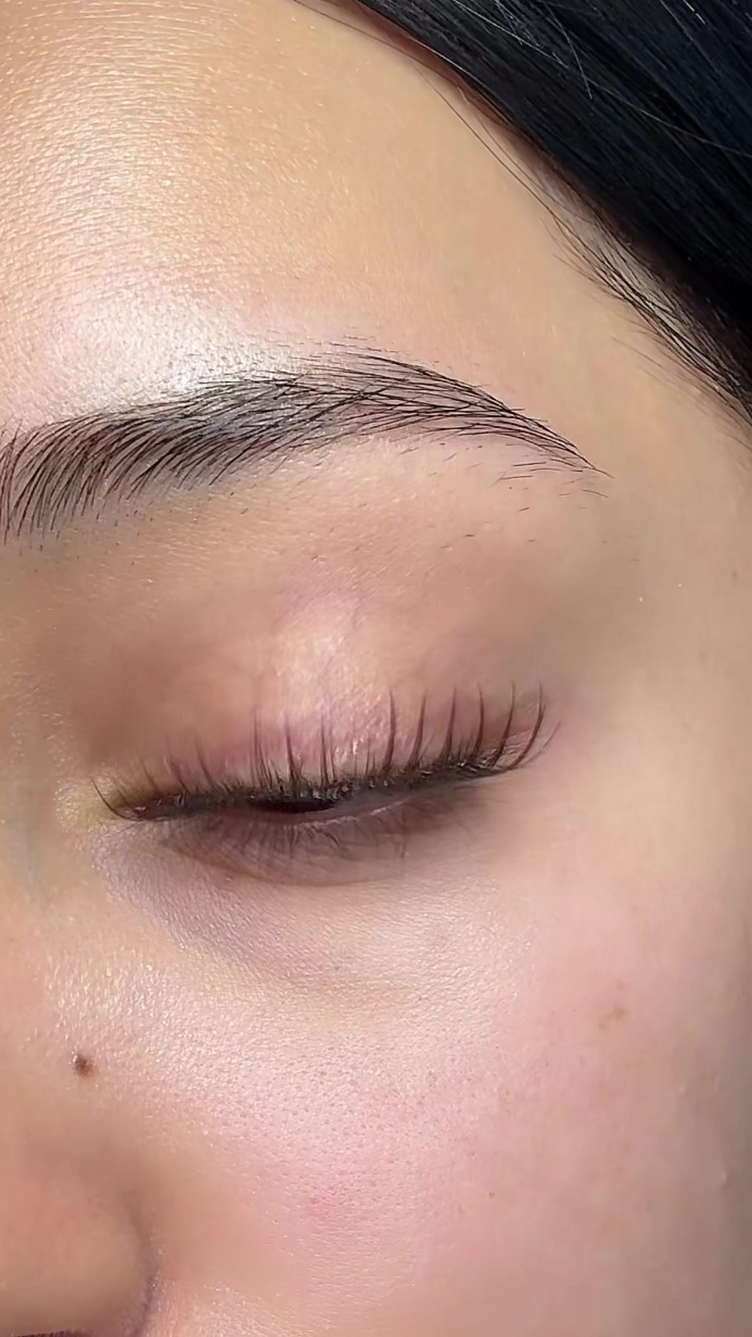 TikTok post by @melallyy for OkayLove Lashes. Caption reads: #fyp #okaylovelashes #lashcluster #naturalclusters....