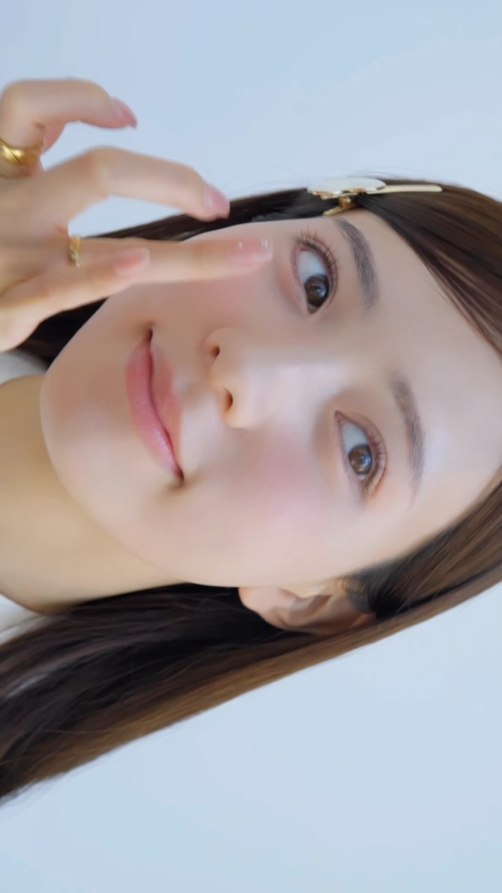 Instagram post by @miria_fujita for Dear Dahlia. Caption reads: DEAR DAHLIAで春メイク🌸💄
@deardahlia_japan....