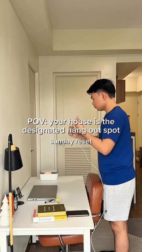 Instagram post by @kielcoronel for Lysol. Caption reads: [...] 🧹🫧

Kaya this holiday season, I use Lysol....