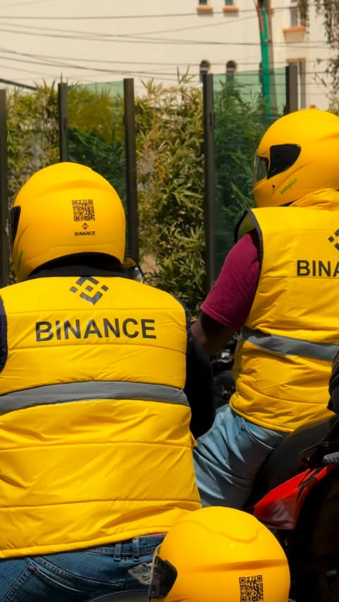 Instagram post by @johnnie_sarnji for Binance. Caption reads: [...] Usilete mchezo na crypto yako, lock Binance....