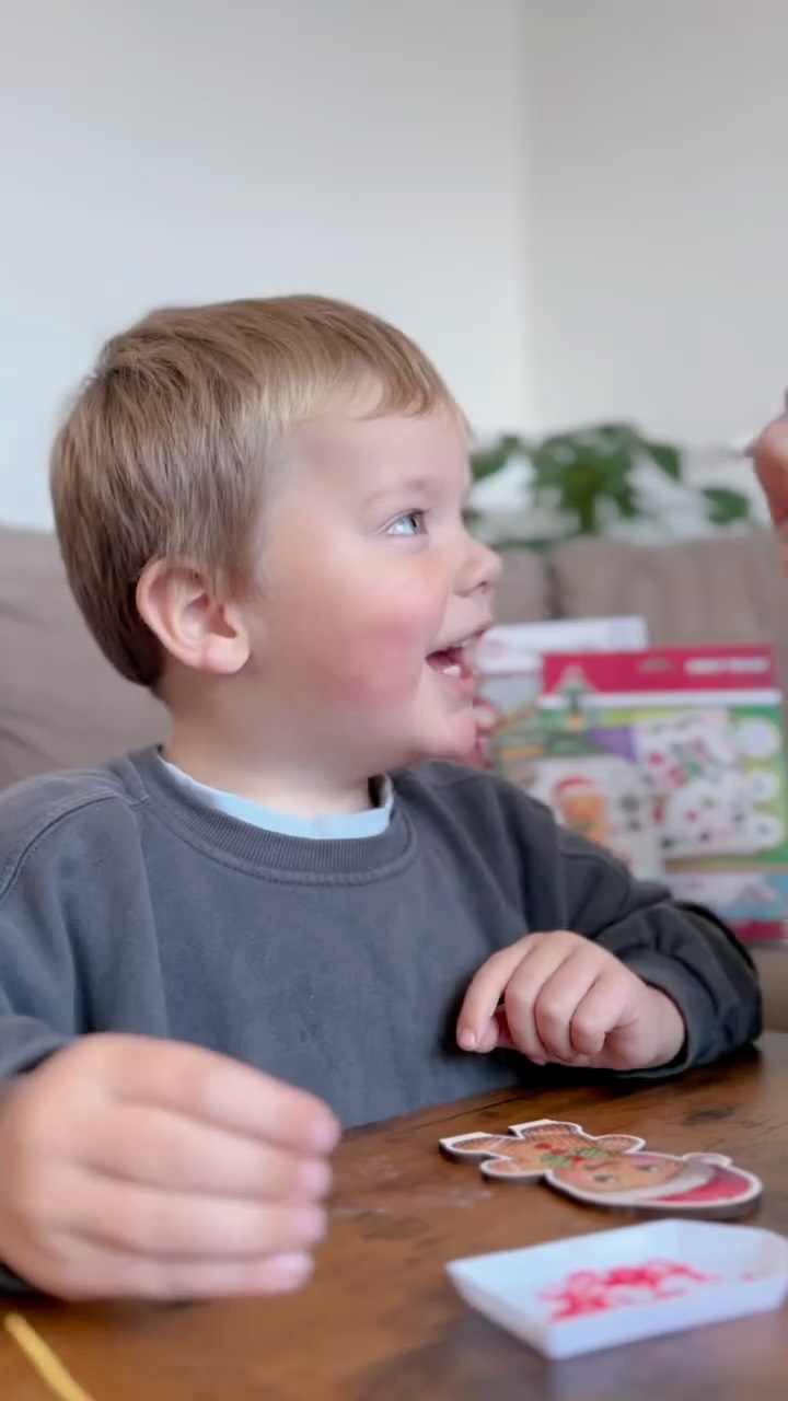 Instagram post by @bronnenrichards for Craft Buddy. Caption reads: [...] ✨ 

Make Christmas sparkle with the....