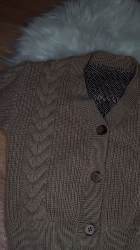 Instagram post by @noel_zhgjuni for Voghion. Caption reads: Happy Valentine’s Day: Exclusive 15% OFF....