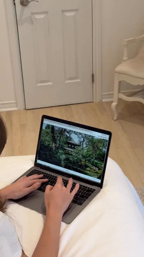 Instagram post by @madelineferraraa for Umbra. Caption reads: [...] that made my bedroom feel complete. This....