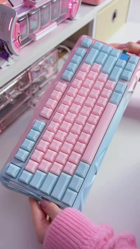 Instagram post by @daizedreams for GravaStar. Caption reads: [...] keyboard was sent to me by my sponsor....