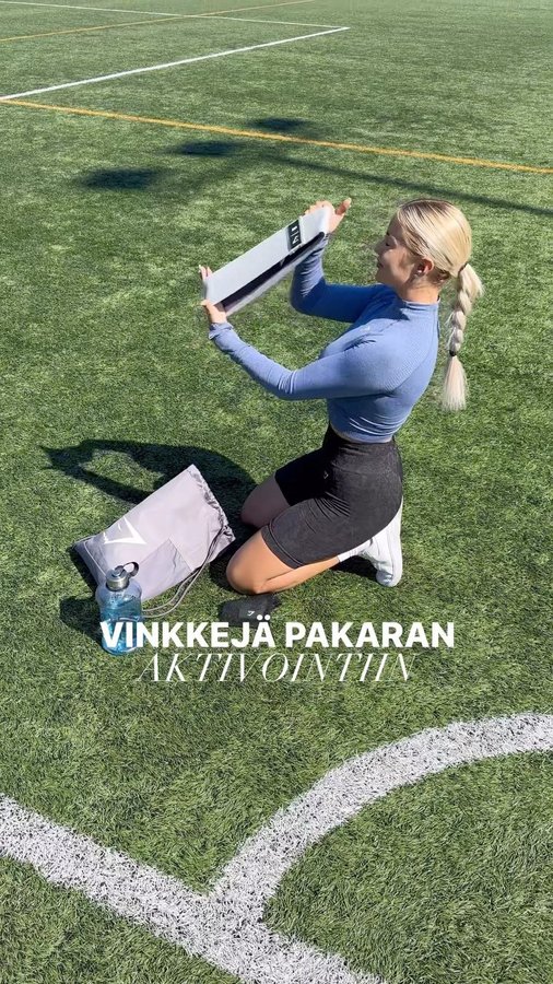 Instagram post by @sonjaaiello for Gymshark. Caption reads: mainos / AD | @gymshark 

GYMSHARK SALE ALKOI NYT....