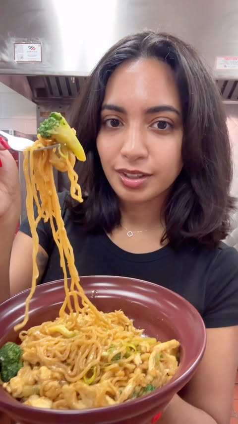 Instagram post by @mydominicanrecipes for Maruchan. Caption reads: #MaruchanPartner 10 minute chicken and broccoli....