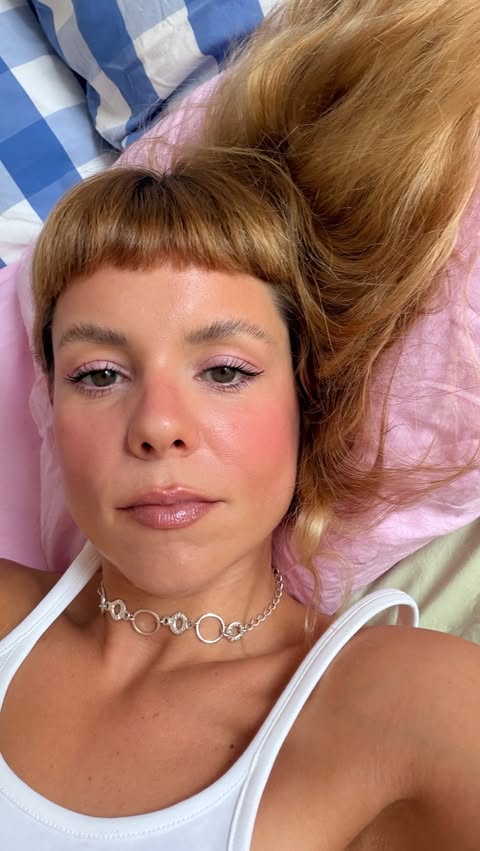 Instagram post by @raquelestevens for CHANEL. Caption reads: pink pink pink 💞 *gifts tagged @chanel.beauty....