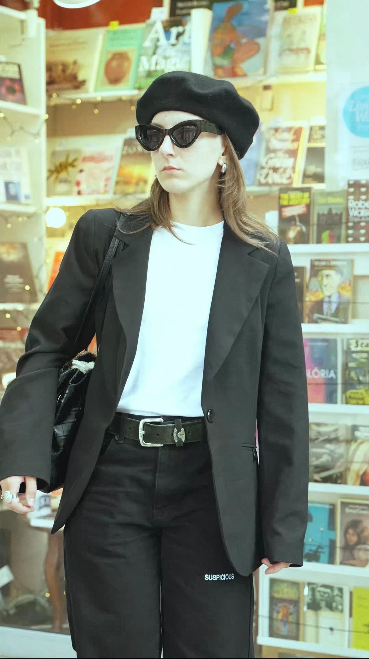 Instagram post by @bzdurnie for Dr Irena Eris. Caption reads: Londyn kojarzy mi się filmowo bez względu na to,....