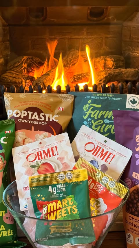 Instagram post by @poptasticpop for SmartSweets. Caption reads: 🎄HOLIDAY GIVEAWAY — CANADIAN EDITION!🎄

We’re....