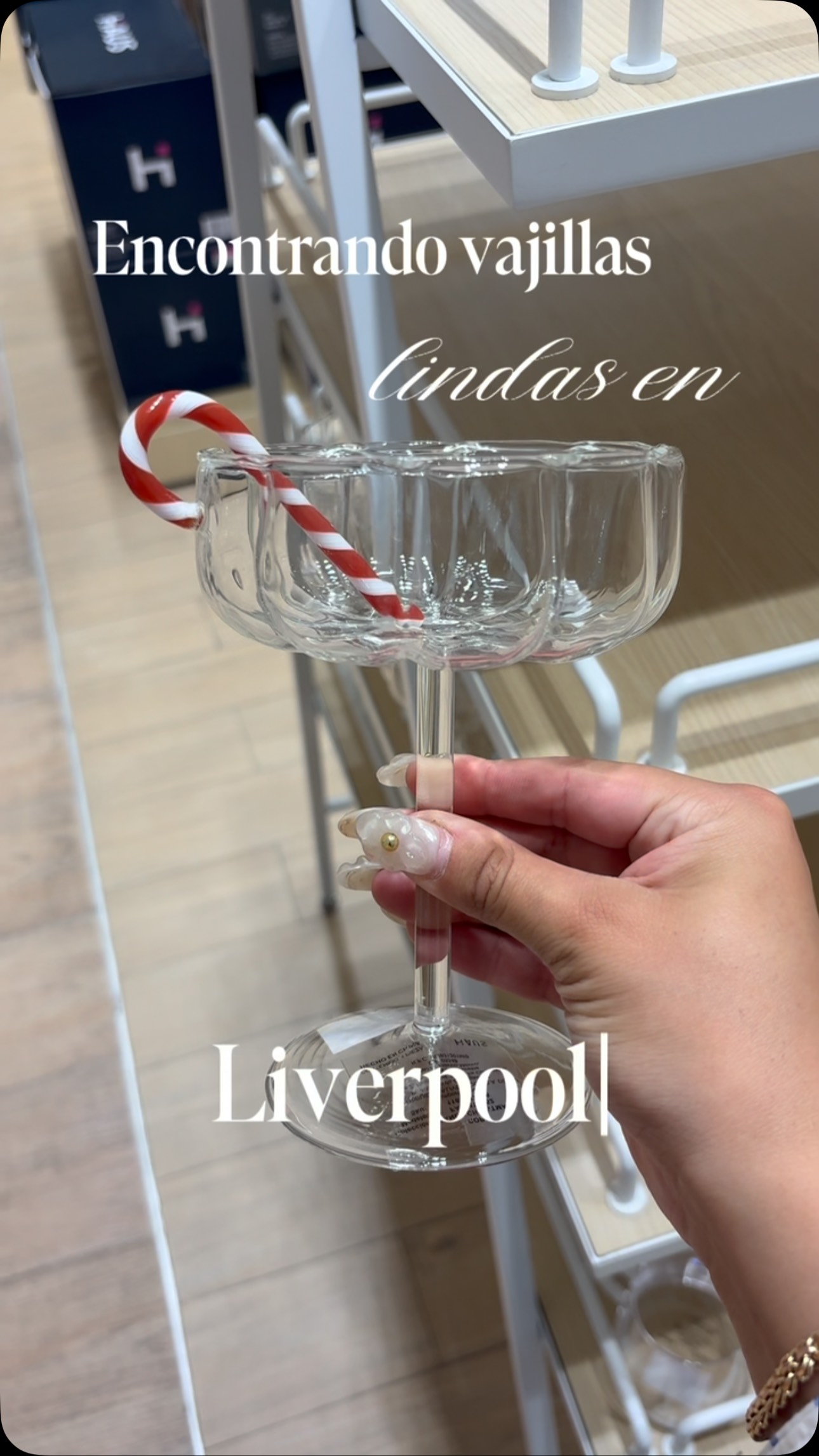 Instagram post by @anniespinosaa for Liverpool. Caption reads: Amando esta colección 🩷 @liverpool_mexico....