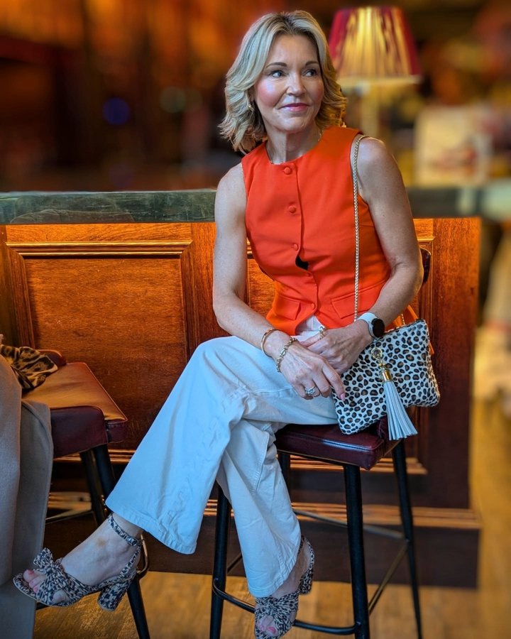 Instagram post by @alis_loveofstyle for Sarah Haran. Caption reads: Saturday night style🧡🐆

A last minute late....