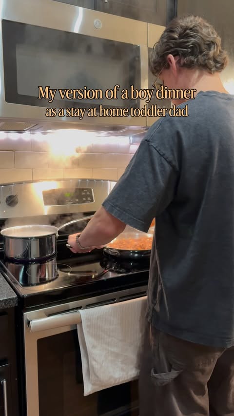 Instagram post by @logancx.life for Blue Apron. Caption reads: [...] comfort food without trying.. grab a....