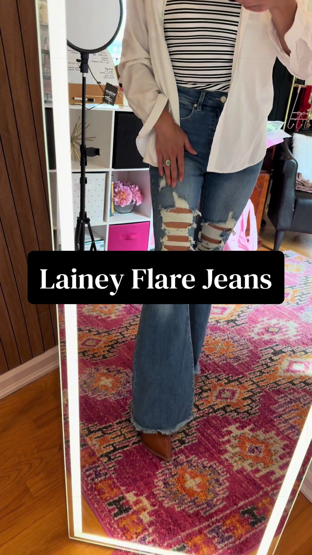 TikTok post by @accountess_ for Willow Boutique. Caption reads: Obsessed 😍 @Willow Boutique #jeans #flarejeans....