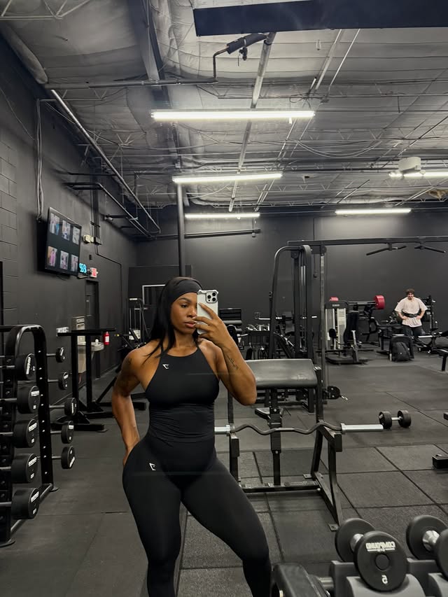 Instagram post by @cranonnn for Gymshark. Caption reads: Gym diary 📓✨ @gymshark code CRANON10 is now 25%....