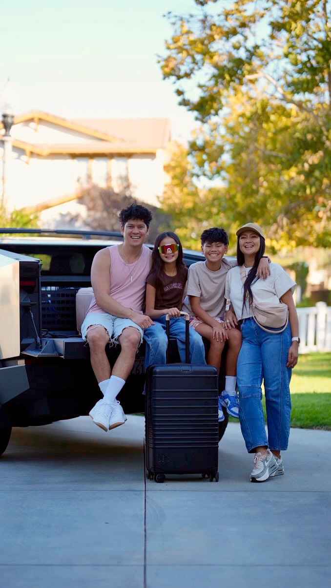 Instagram post by @partyof4sometimes2 for Tripadvisor. Caption reads: #ad In just seconds I had our family vacation to....