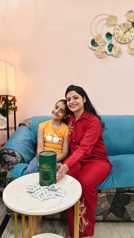 Instagram post by @dinshu07 for Vasu Healthcare. Caption reads: Ab health bhi tasty way mein! 🍓
Vasu Super....