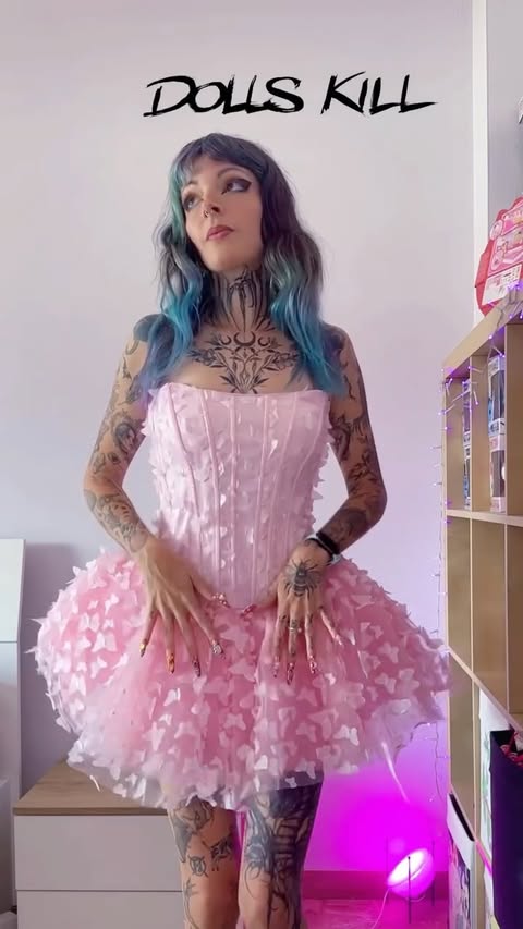 Instagram post by @strega_salamander for Dolls Kill. Caption reads: Grazie @dollskill per salvarmi dagli outfit....