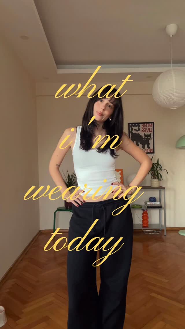 Instagram post by @ervapeh for SUUD COLLECTION. Caption reads: bu arka plani begendik mi🌚 hirka ve kaban....