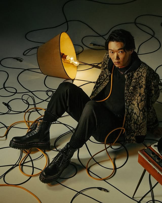 Instagram post by @show_kasamatsu_official for Dr Martens. Caption reads: Dr. Martens Holiday “THE YELLOW STITCH” 。
俳優・笠松将 ×....