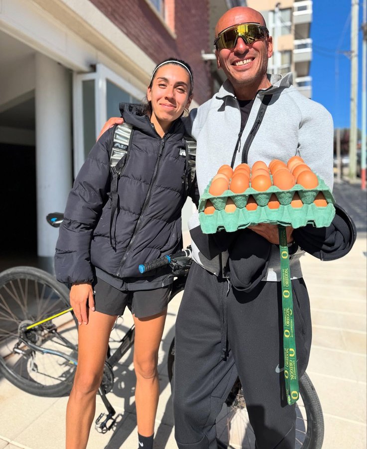 Instagram post by @leonardomalgor for Nike. Caption reads: [...] (Pagaron sus Aereos ✈️ a 🇪🇸), @nike (su....