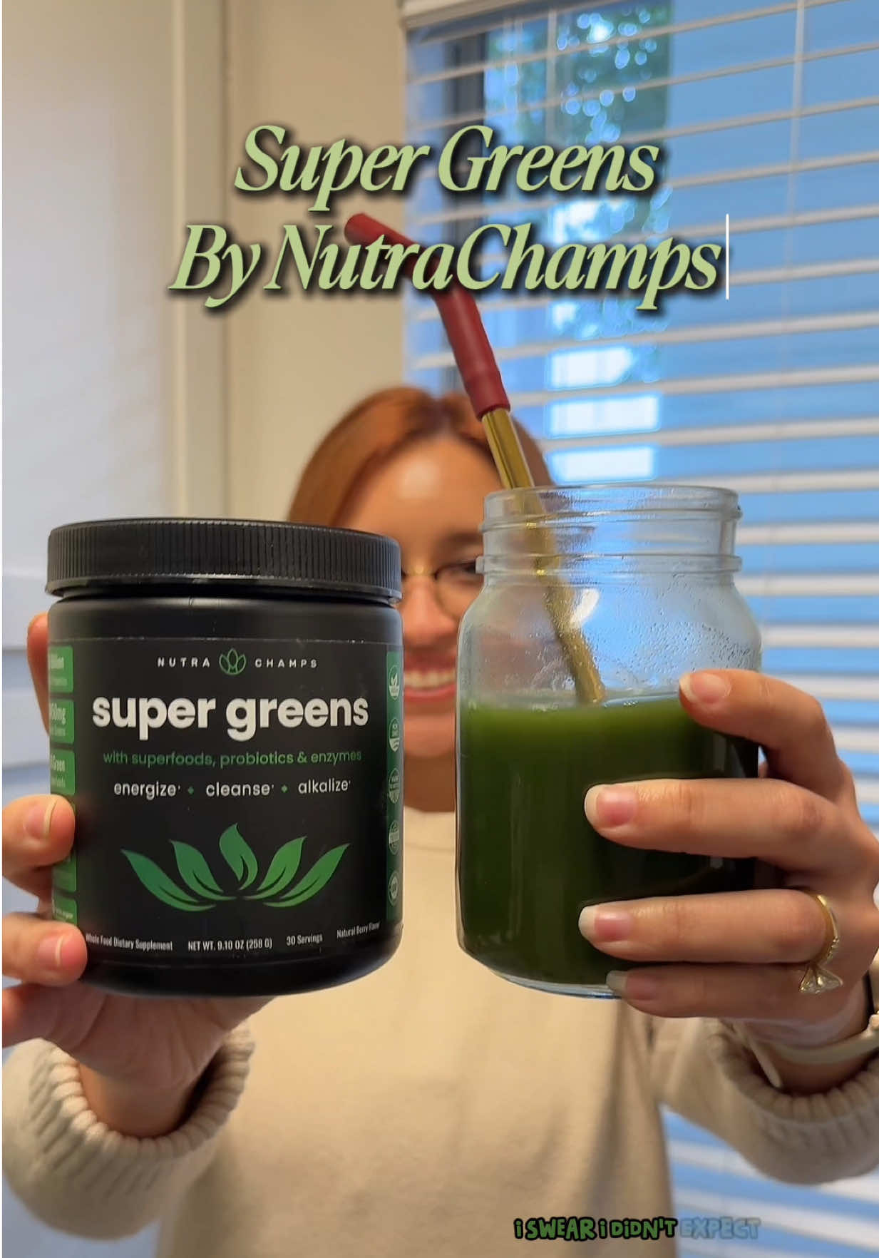 TikTok post by @itsfrancinecorrea for NutraChamps. Caption reads: [...] surpreende? 😳 Esse Super Greens da....