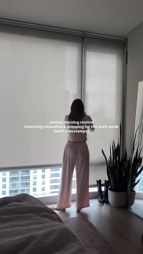 Instagram post by @averyday.eats for The Sculpt Society. Caption reads: [...] doing a sculpt class every sunday!....