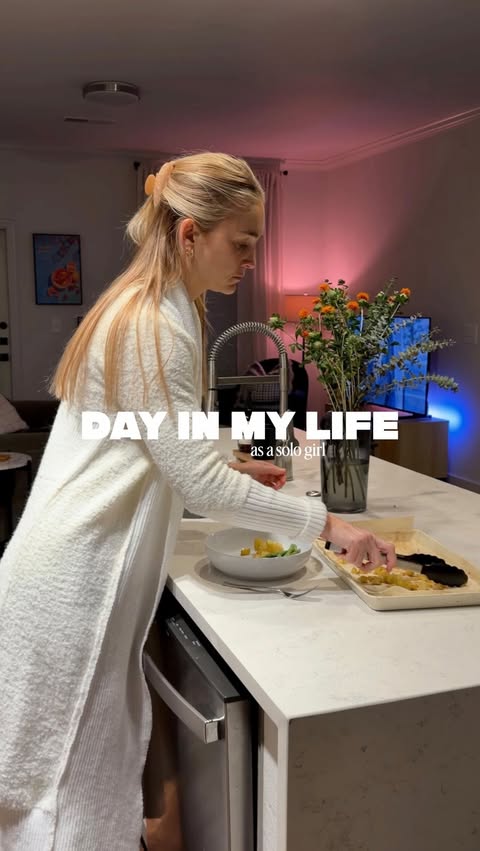 Instagram post by @chelsraecollins for Philips Hue. Caption reads: [...] my life as a solo girl, reimagined!....