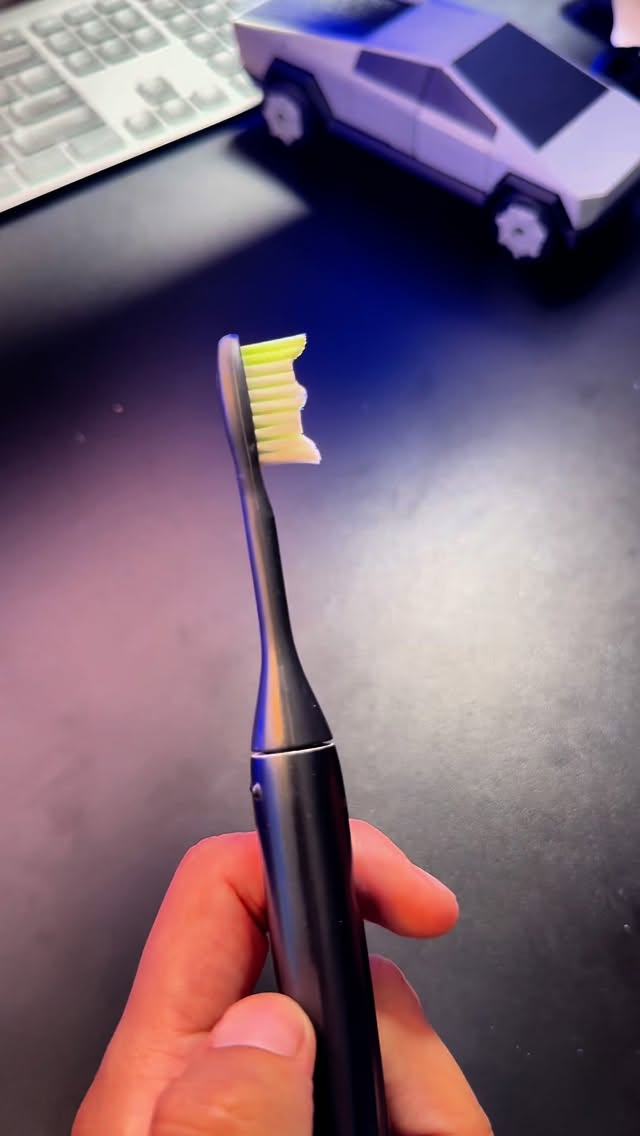 Instagram post by @jornadatop for POLISHOP. Caption reads: Melhor aparador de barba que já testei....