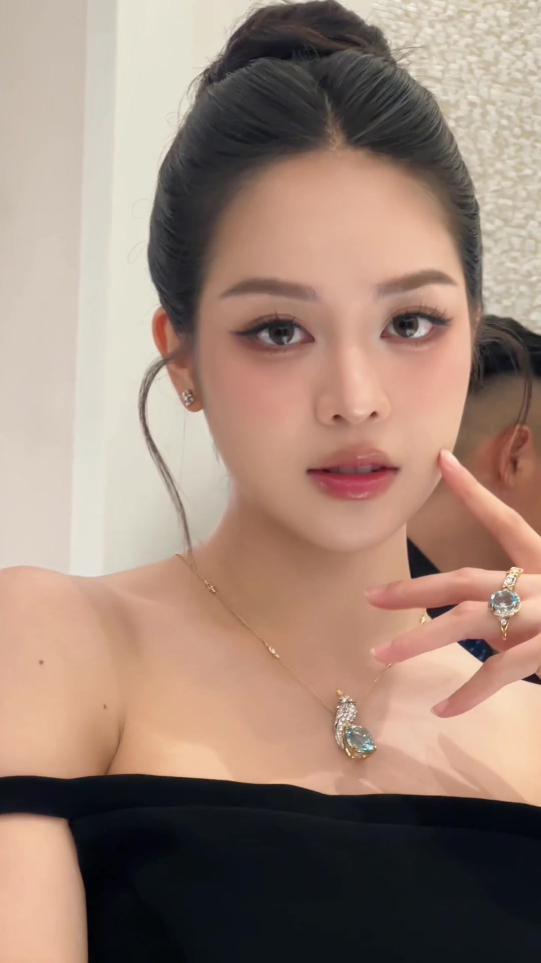 TikTok post by @_thanhthuy.hhvn_ for Tiffany & Co.. Caption reads: Dripped in sparkle ft. @Tiffany&Co. ✨....