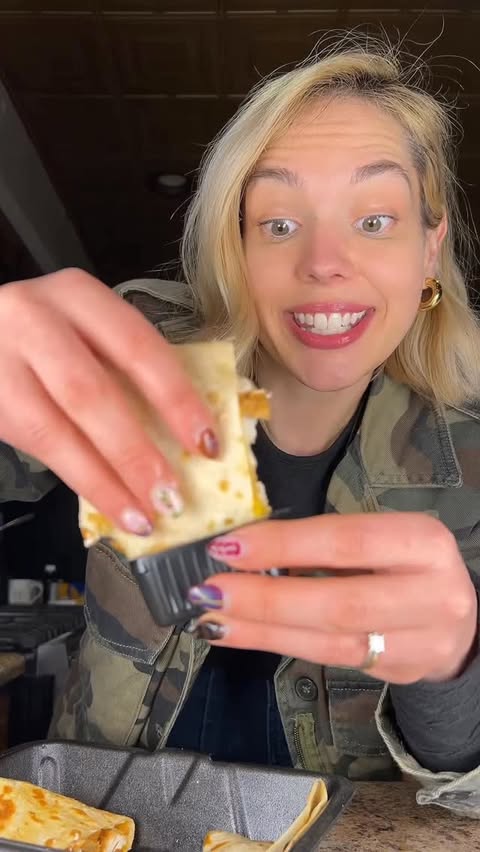 Instagram post by @courtneycookinsta for Zaxby's. Caption reads: [...] this is a GIANT one 😯🔥🧀 @realzaxbys....