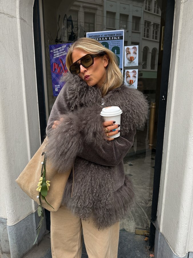 Instagram post by @oliviatps for CHARLOTTE SIMONE. Caption reads: [...] rule is: the fluffier, the better !....