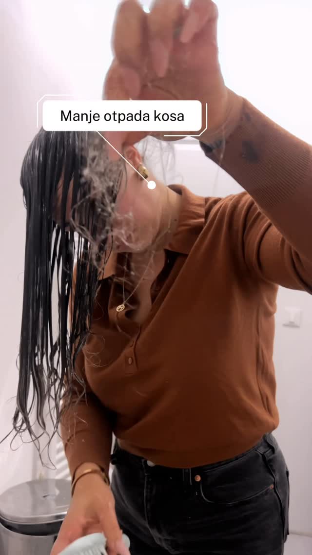 Instagram post by @curly_morena for Tangle Teezer. Caption reads: Snimi­la sam vam video s mojim trikovima za....