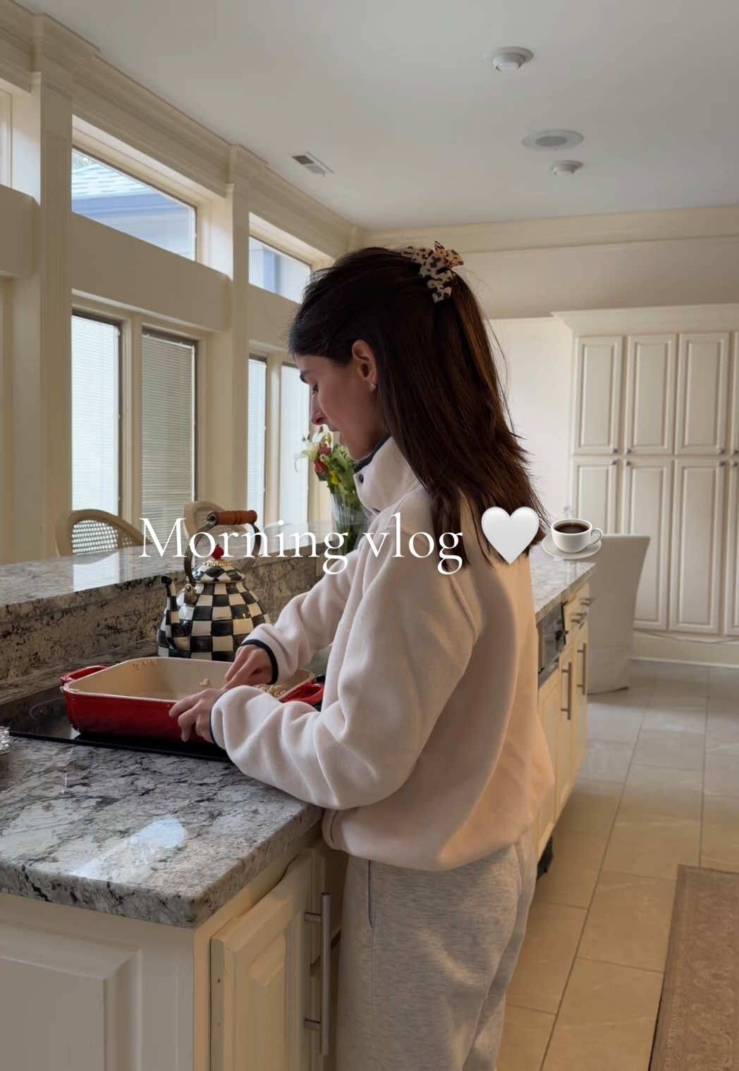 TikTok post by @lundenandolivia for downy. Caption reads: [...] #cleaning #wlw #wlwtiktok #dayinmylife....