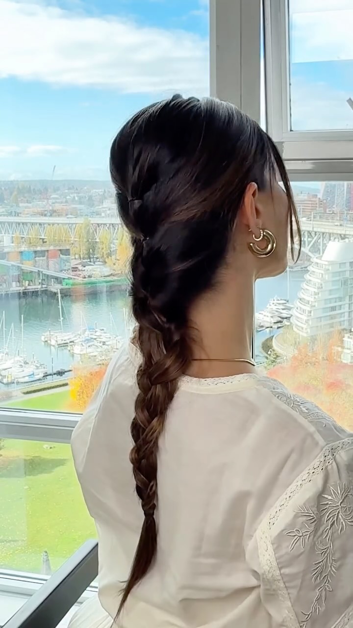 Instagram post by @shadnazbakhshandehh for Simple Retro. Caption reads: Fall braids are officially back 🍂✨

Top from....